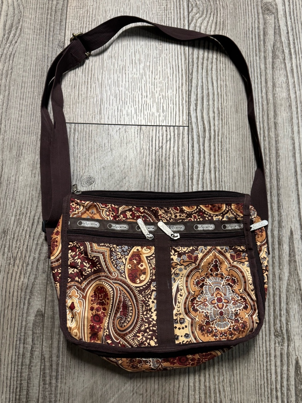 LESPORTSAC Everyday Bag CROSSBODY PURSE BROWN PAISLEY EXPANDABLE